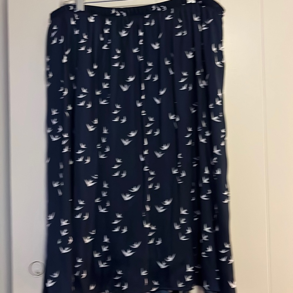 GAP Navy Blue line skirt - size large